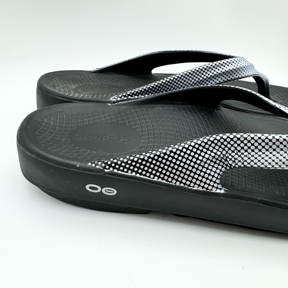 ⭐️⚡️OOFOS EUC Women's Black and White Sandals - Picture 5 of 11